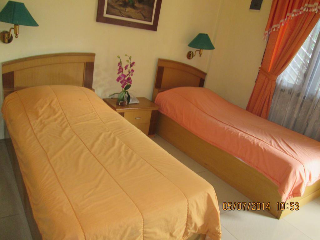 Sapadia Hotel And Cottage Parapat Quarto foto