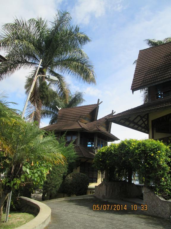 Sapadia Hotel And Cottage Parapat Quarto foto