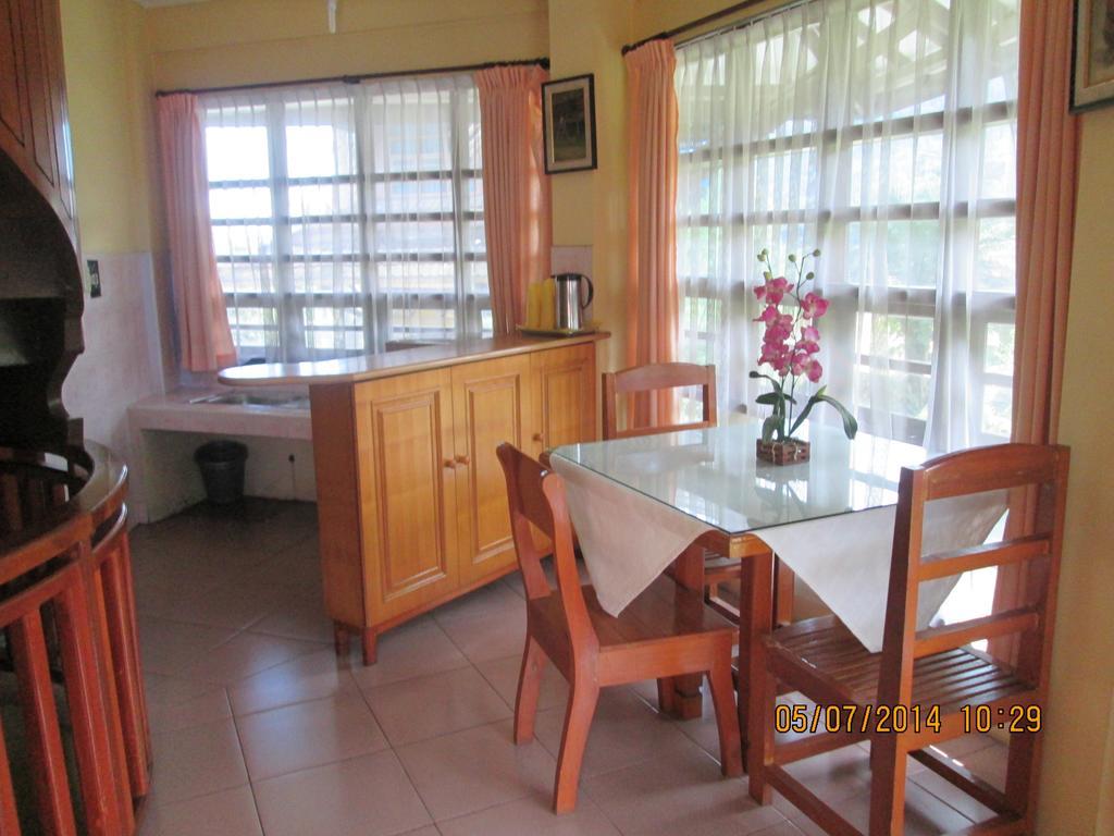 Sapadia Hotel And Cottage Parapat Quarto foto