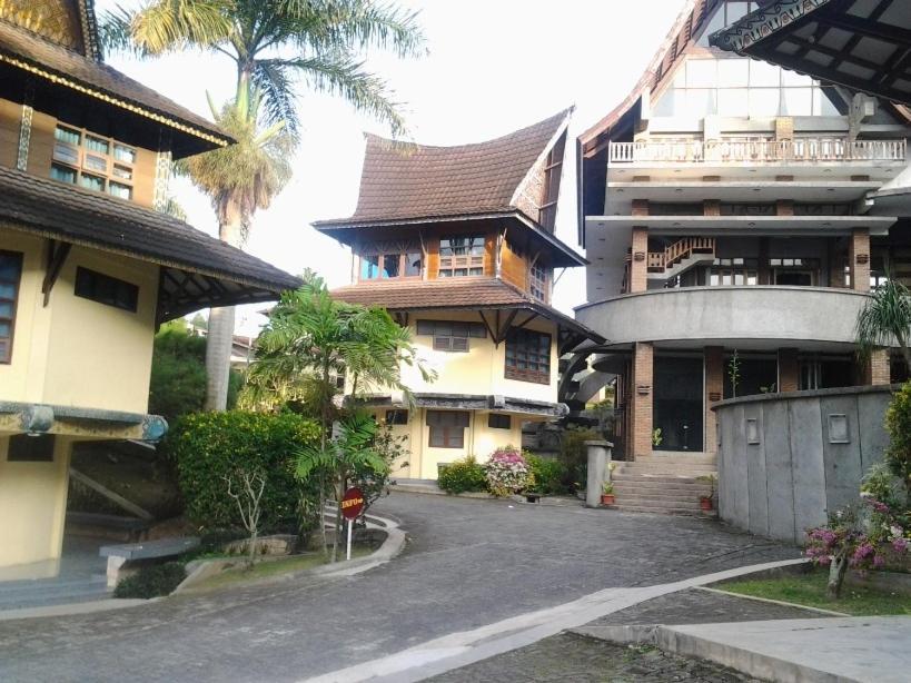 Sapadia Hotel And Cottage Parapat Exterior foto