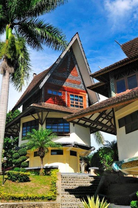 Sapadia Hotel And Cottage Parapat Exterior foto